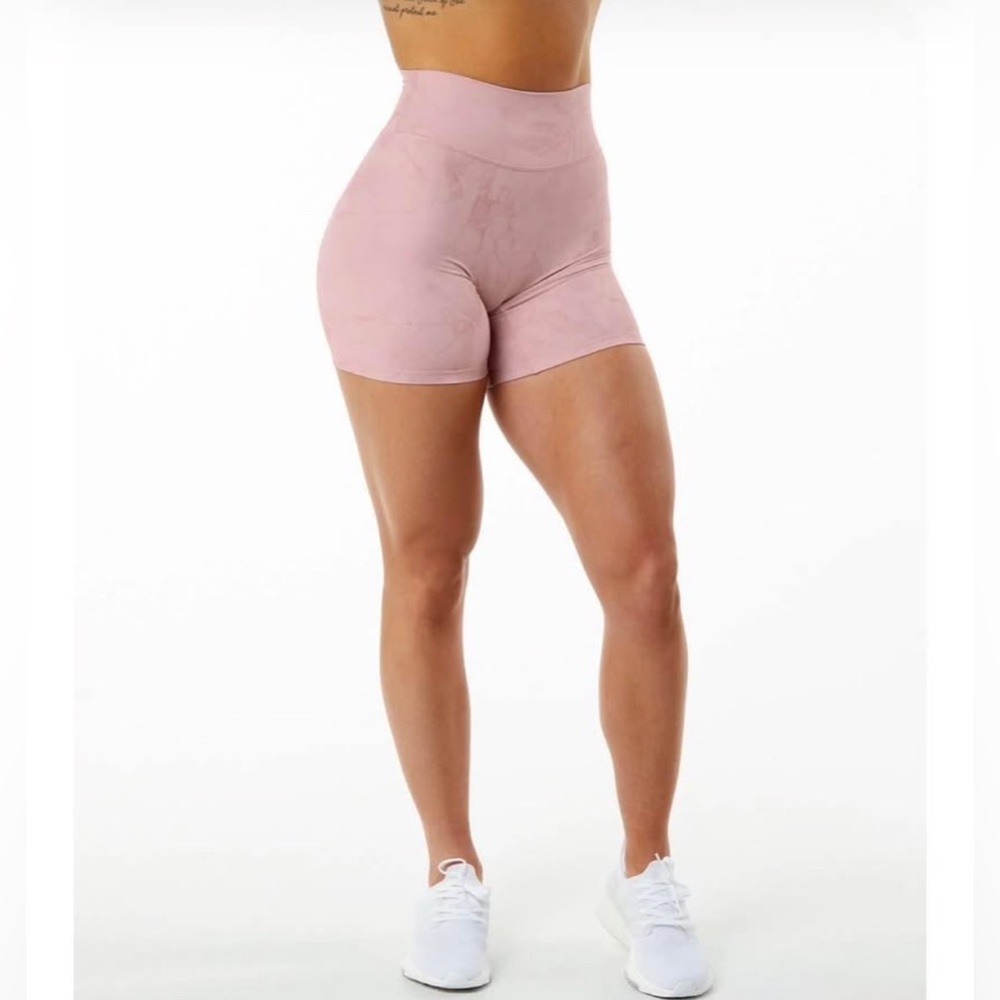 Alphalete Blossom Shorts 6” NEW